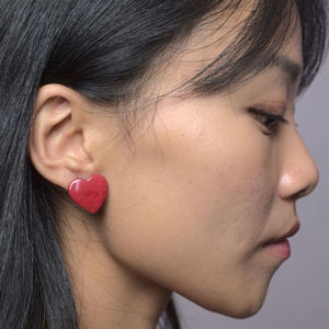 Rote Tagua Herzen Ohrclips, 19 x 19mm - . red_tagua_heart_clip_on_earrings_model_A-109261